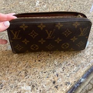 Authentic Great Louis Vuitton Wallet!